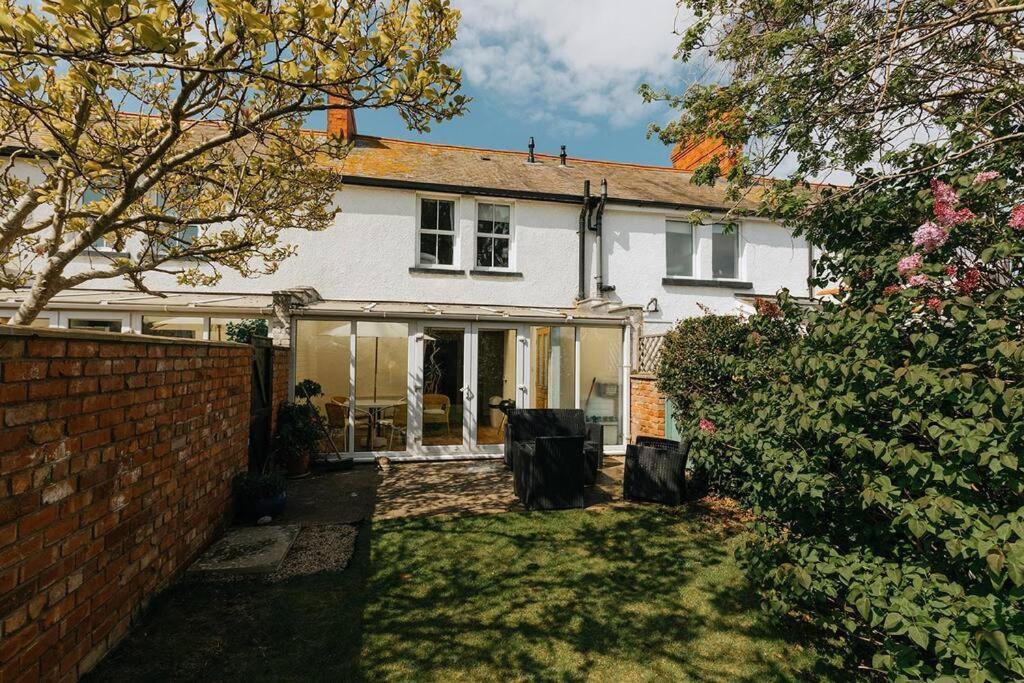 Fir Tree Cottage - Cosy 3 Bed Cottage In Penrhyn Bay With Beautiful Sea Views And Access To Snowdonia Рос-он-Си Экстерьер фото