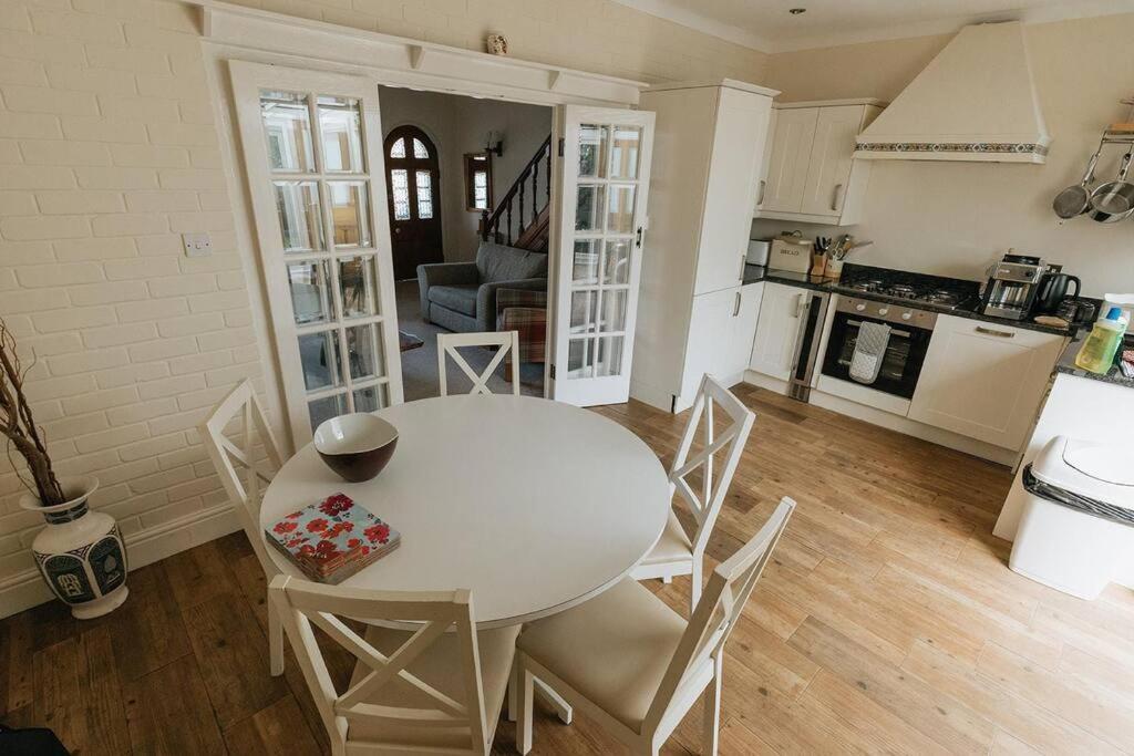 Fir Tree Cottage - Cosy 3 Bed Cottage In Penrhyn Bay With Beautiful Sea Views And Access To Snowdonia Рос-он-Си Экстерьер фото
