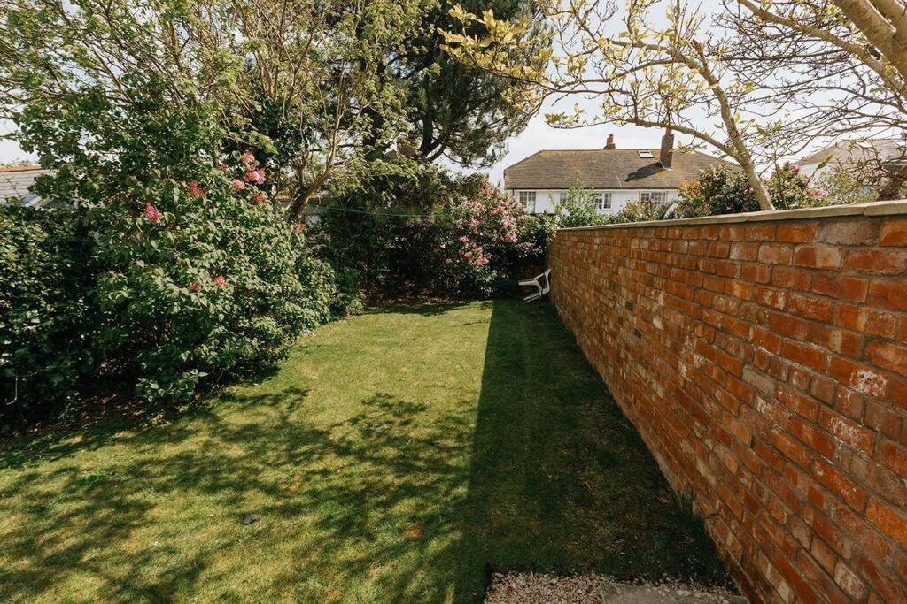 Fir Tree Cottage - Cosy 3 Bed Cottage In Penrhyn Bay With Beautiful Sea Views And Access To Snowdonia Рос-он-Си Экстерьер фото